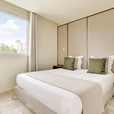 Champs Elysees - Ponthieu Paris