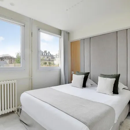 Champs Elysees - Ponthieu Paris