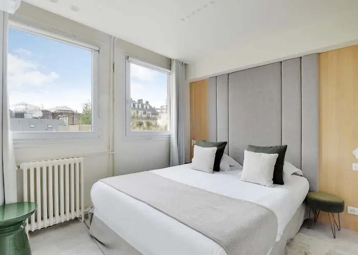 Champs Elysees - Ponthieu Paris