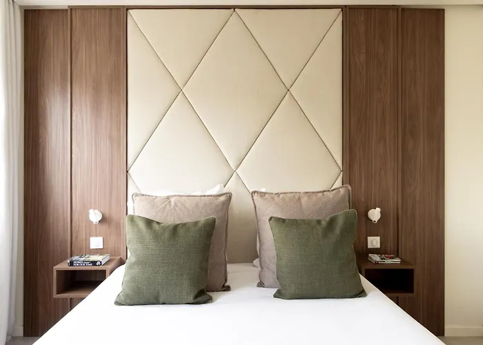 Champs Elysees - Ponthieu Paris