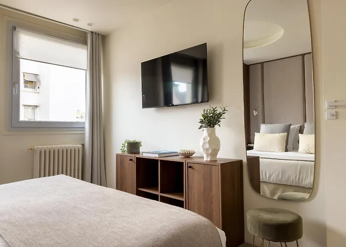 Champs Elysees - Ponthieu Paris